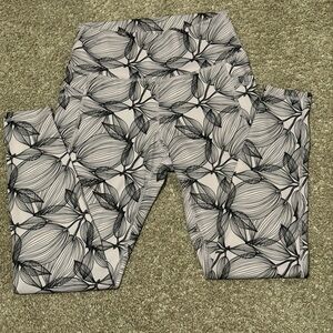 BuffBunny Women's Leggings in lavender and black